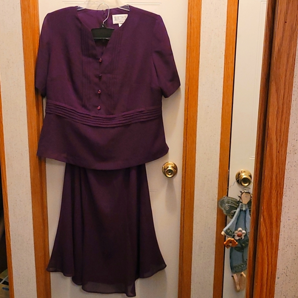 2 PC dress. Skirt and top